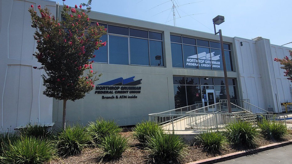 Finalized Photo from the front of Spacepark building S with the newly installed signage